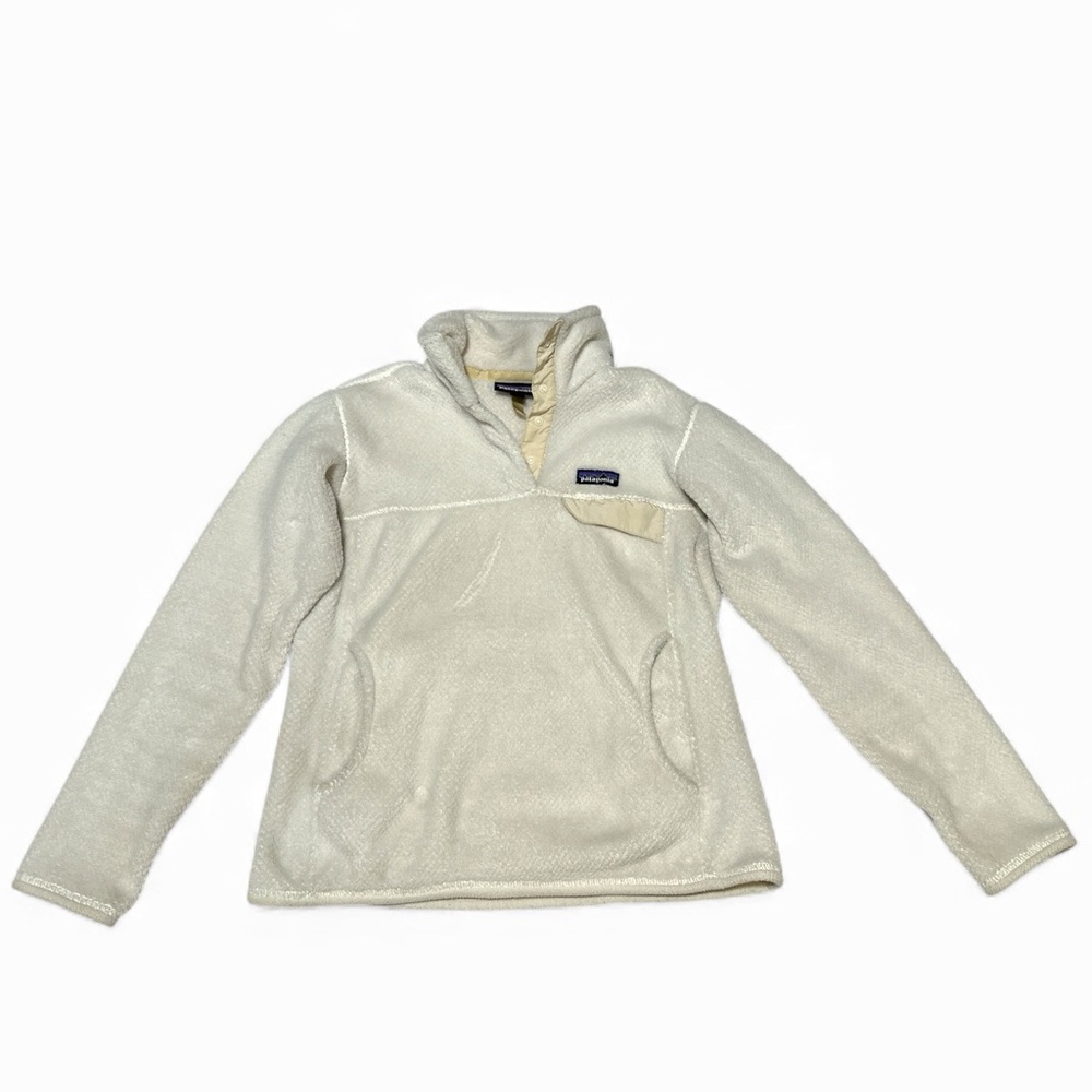 Patagonia Women's Re-Tool Snap-T Pullover in‎ a Raw Linen color.